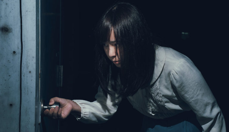 部屋に幽霊が居るんですけど？