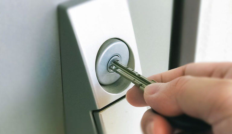 自分で鍵交換って大丈夫？